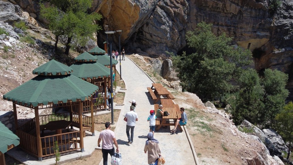 Çamlık Mağaraları Turistlerin Yeni Gözdesi Oldu