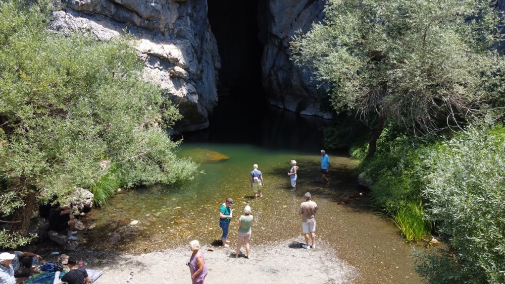 Çamlık Mağaraları Turistlerin Yeni Gözdesi Oldu