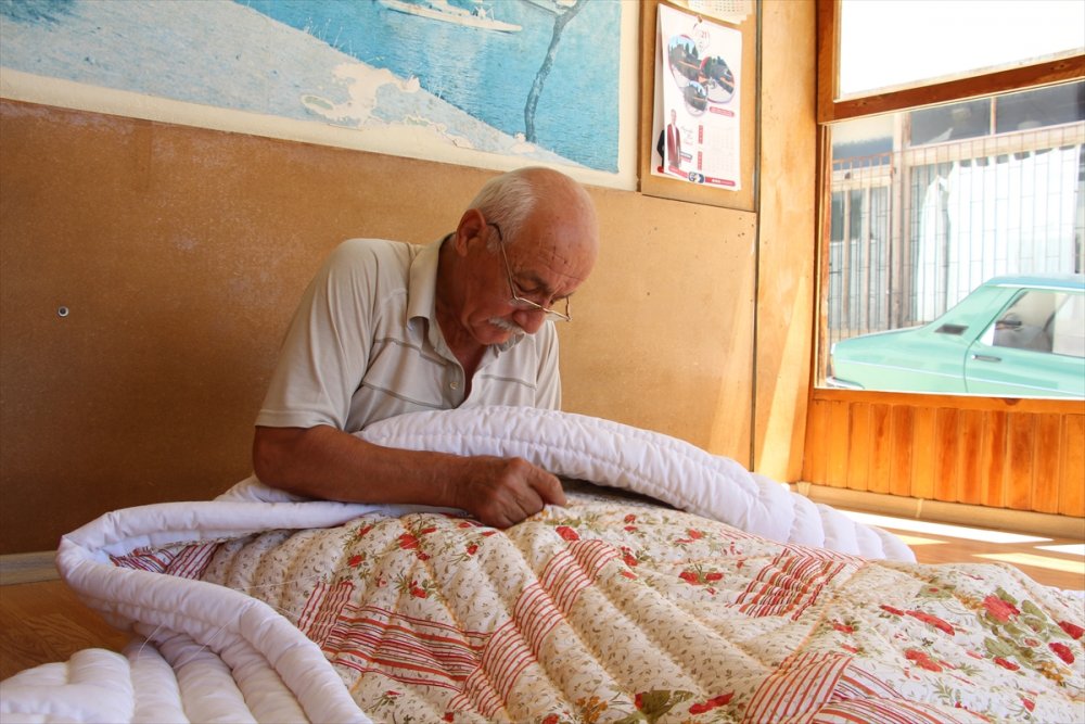 Unutulmaya Yüz Tutmuş Yorgancılık Mesleğini Yaşatmaya Çalışıyor