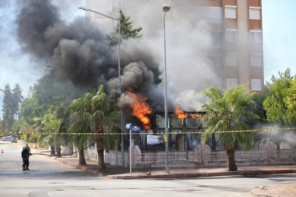 Antalya'da Trafoda Çıkan Yangın Söndürüldü