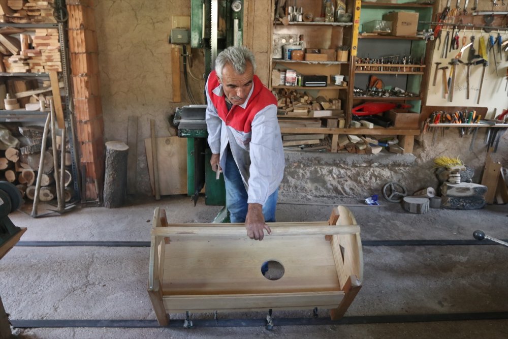 Karaman'da Muhtarın Emektar Atölyesi