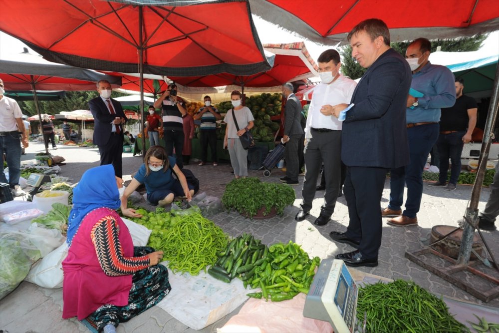 "Sizin Paranız Burada Geçmez" Diyen Pazar Esnafı, Vali Aydoğdu'nun Israrına Rağmen Ücret Almadı