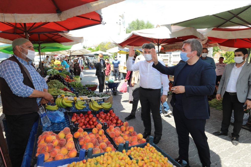 "Sizin Paranız Burada Geçmez" Diyen Pazar Esnafı, Vali Aydoğdu'nun Israrına Rağmen Ücret Almadı
