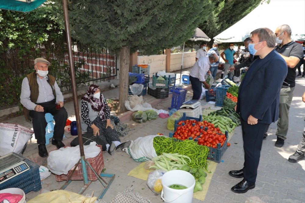"Sizin Paranız Burada Geçmez" Diyen Pazar Esnafı, Vali Aydoğdu'nun Israrına Rağmen Ücret Almadı