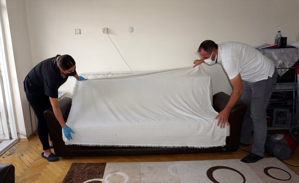 Beypazarı'nda Kimsesiz Ve Bakıma Muhtaç Kişilerin Evlerini "Şefkat Eli" Temizliyor