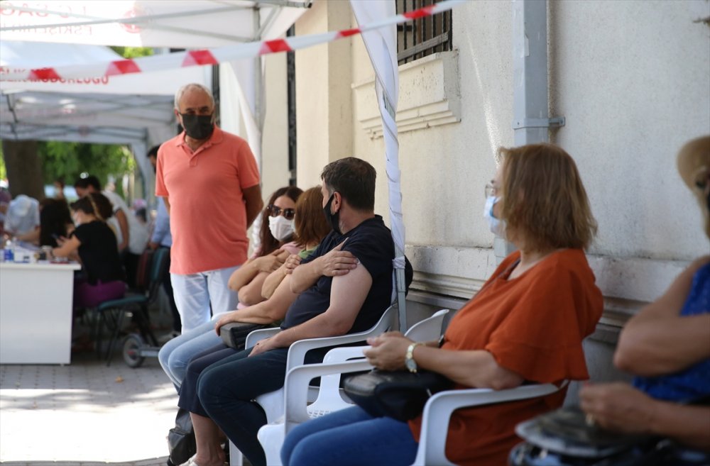 Eskişehir'de Randevusuz Kovid-19 Aşı Uygulaması İlgi Görüyor
