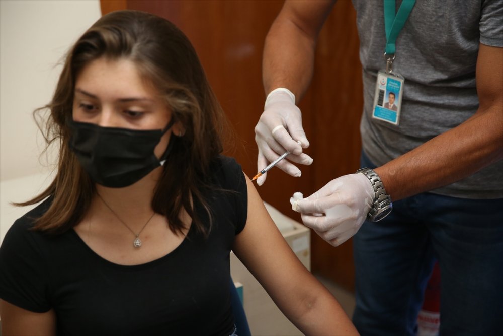 En Az Bir Doz Aşılanma Oranı Yüzde 75'in Üzerine Çıkan Eskişehir'de Aşı Çalışmaları Sürüyor