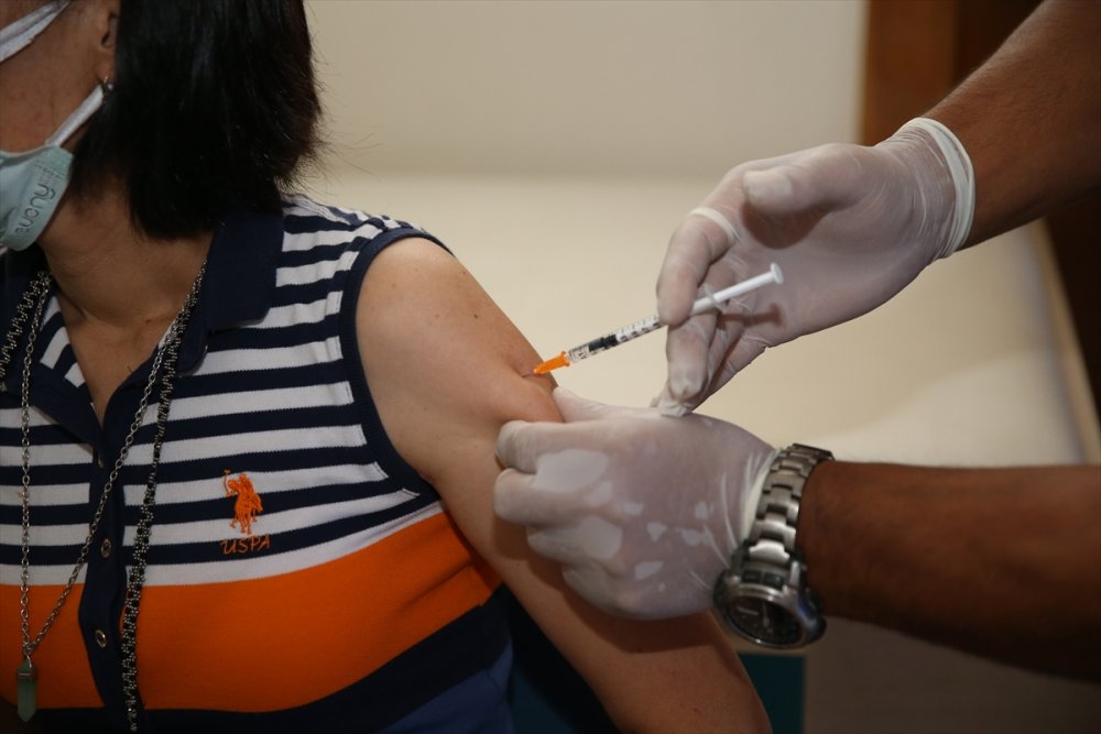 En Az Bir Doz Aşılanma Oranı Yüzde 75'in Üzerine Çıkan Eskişehir'de Aşı Çalışmaları Sürüyor