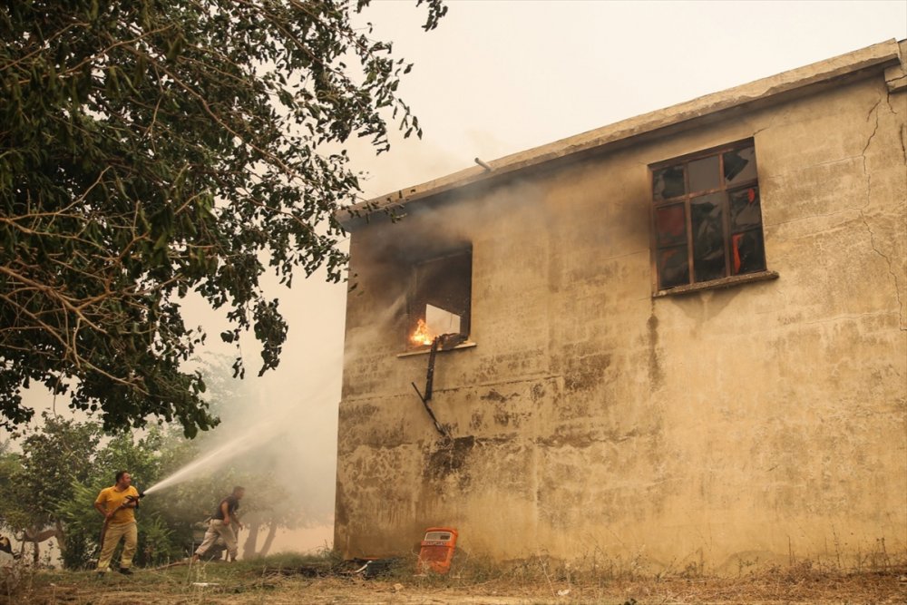 Manavgat Ve Akseki'deki Orman Yangınlarına Havadan Müdahale Başladı