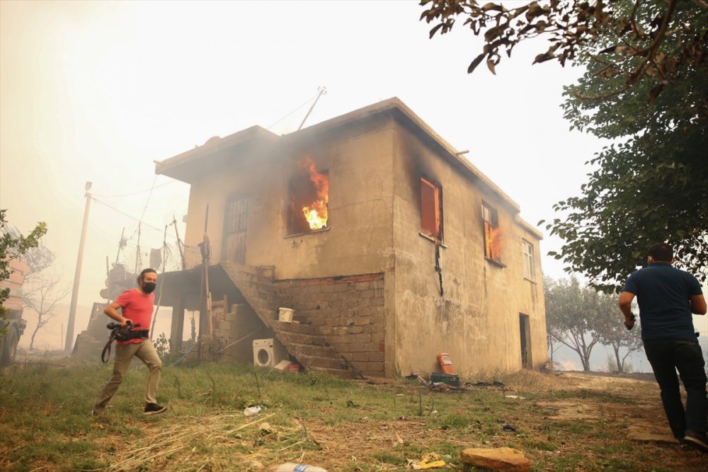 Manavgat Ve Akseki'deki Orman Yangınlarına Havadan Müdahale Başladı