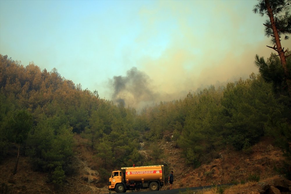Mersin'de İki İlçede Çıkan Orman Yangınlarına Müdahale Sürüyor