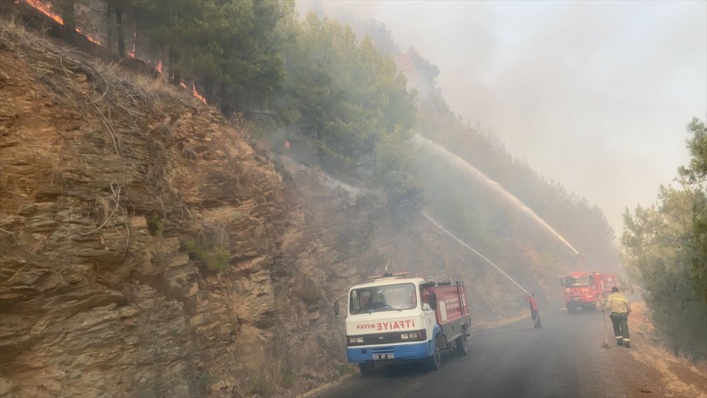 Mersin'de İki İlçede Çıkan Orman Yangınlarına Müdahale Sürüyor
