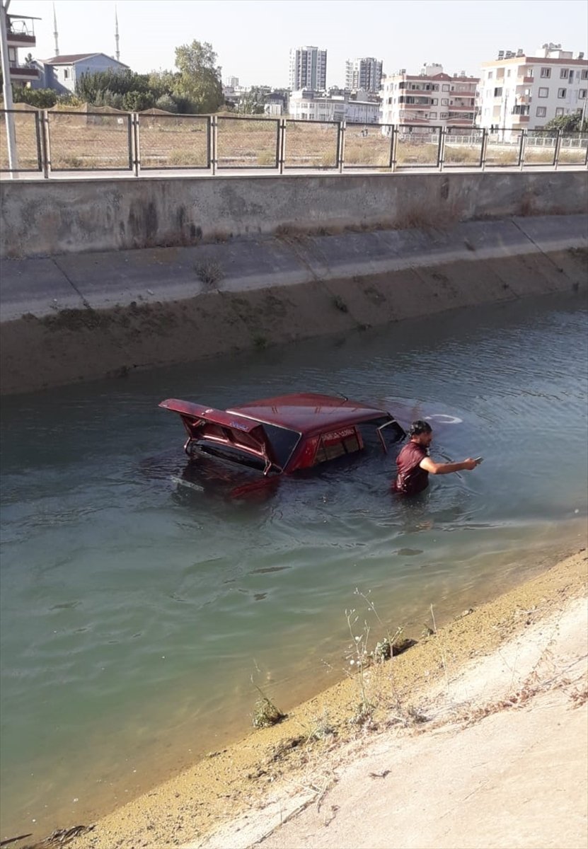 Mersin'de Kontrolden Çıkan Otomobil Sulama Kanalına Devrildi