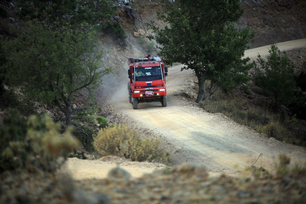 Mersin'deki İki İlçede Çıkan Orman Yangınlarına Müdahale Ediliyor