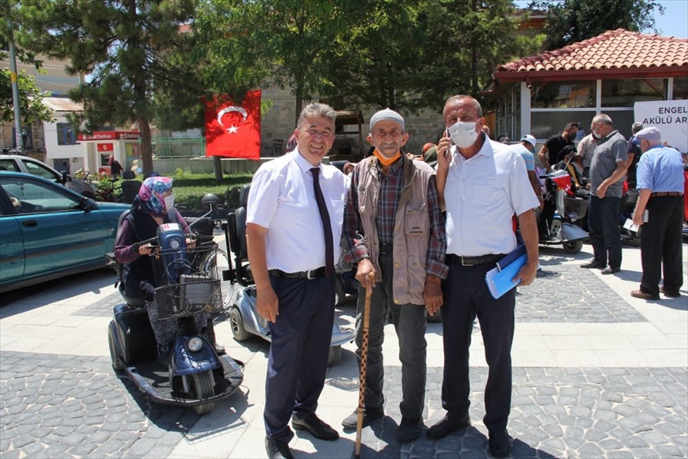 Yalıhüyük’te Engellilere Akülü Araç Hediye Edildi