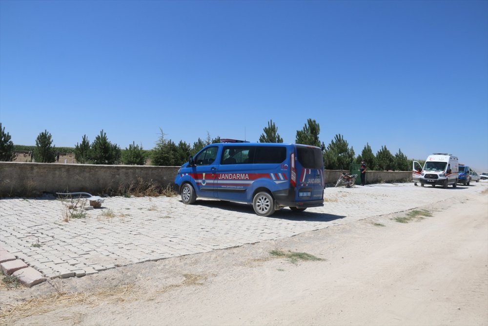 Aksaray'da Çocuk Cesedi İhbarına Giden Jandarma Köpek Leşiyle Karşılaştı