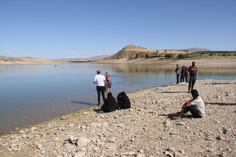 Kayseri'de Baraj Gölüne Giren 2'si Çocuk 3 Kişi Kayboldu