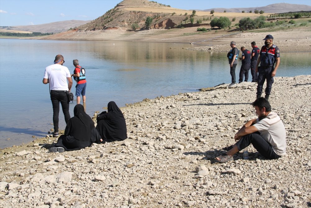 Kayseri'de Baraj Gölüne Giren 2'si Çocuk 3 Kişi Kayboldu