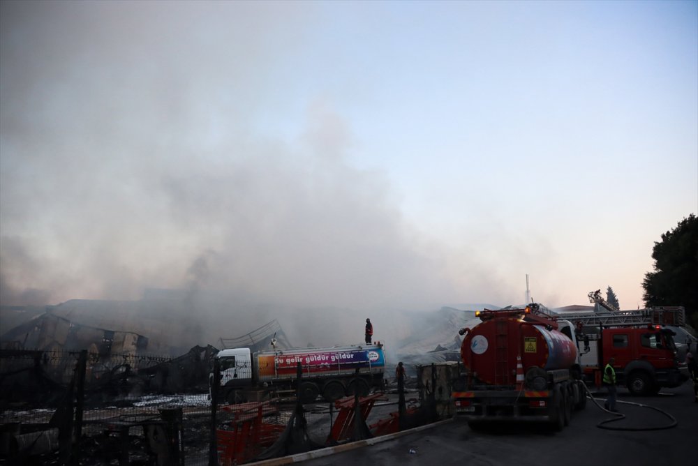 Mersin'de Çivi Fabrikasında Çıkan Yangından Geriye Enkaz Kaldı