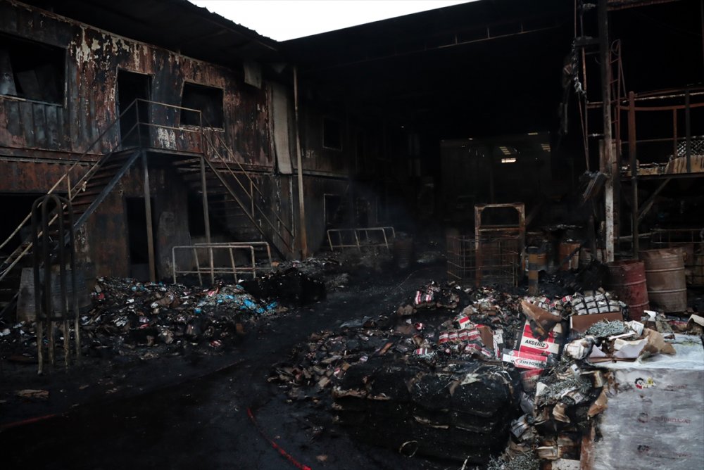 Mersin'de Çivi Fabrikasında Çıkan Yangından Geriye Enkaz Kaldı