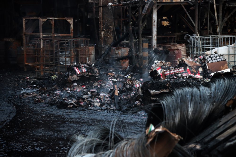 Mersin'de Çivi Fabrikasında Çıkan Yangından Geriye Enkaz Kaldı