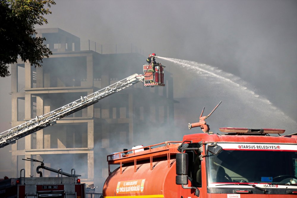 Mersin'de Çivi Fabrikasında Çıkan Yangından Geriye Enkaz Kaldı