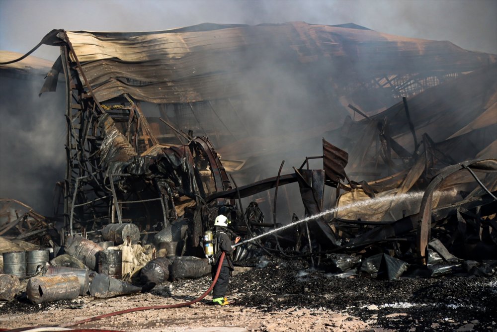 Mersin'de Çivi Fabrikasında Çıkan Yangından Geriye Enkaz Kaldı