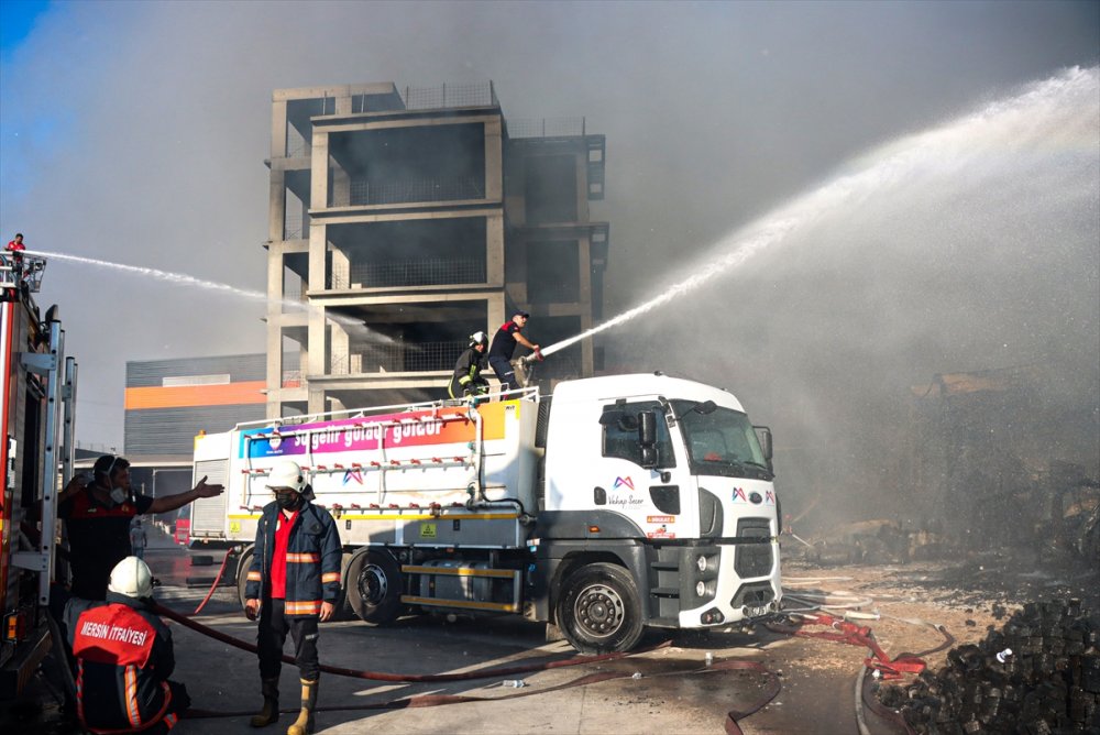 Mersin'de Çivi Fabrikasında Çıkan Yangından Geriye Enkaz Kaldı