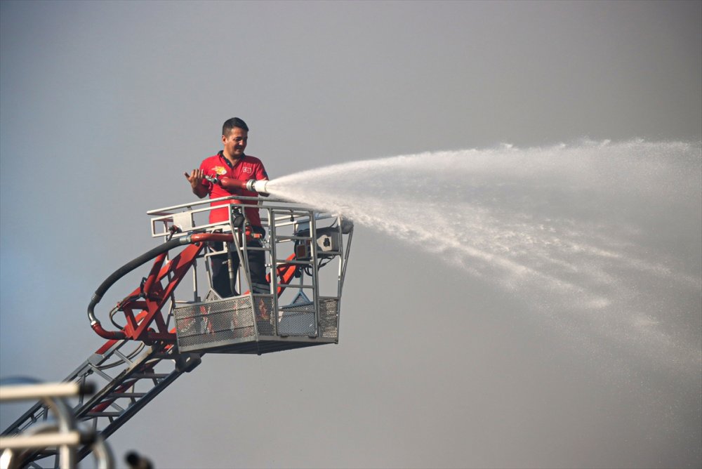 Mersin'de Çivi Fabrikasında Çıkan Yangından Geriye Enkaz Kaldı
