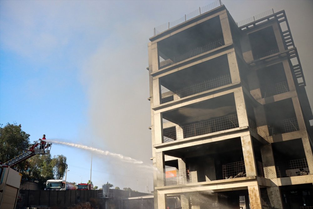 Mersin'de Çivi Fabrikasında Çıkan Yangından Geriye Enkaz Kaldı