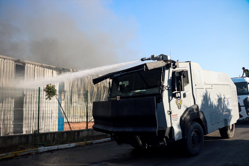Mersin'de Çivi Fabrikasında Çıkan Yangından Geriye Enkaz Kaldı