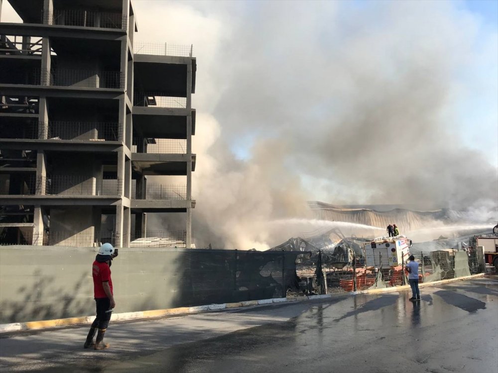 Mersin'de Çivi Fabrikasında Çıkan Yangından Geriye Enkaz Kaldı