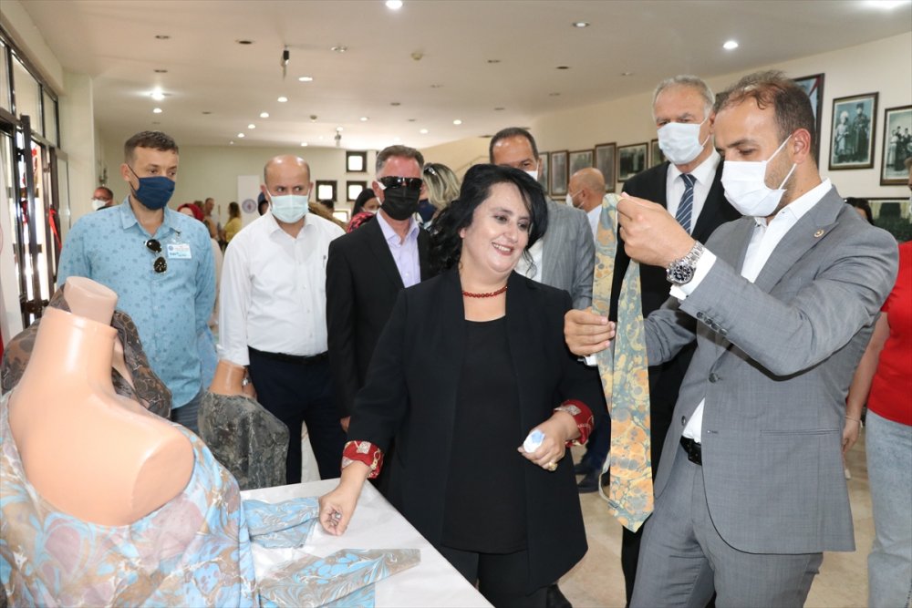 Niğde'de Engellilerin Çalışmalarının Yer Aldığı Ebru Sergisi Açıldı