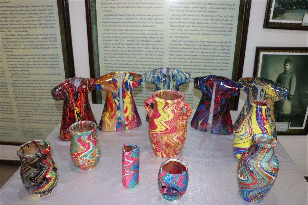 Niğde'de Engellilerin Çalışmalarının Yer Aldığı Ebru Sergisi Açıldı