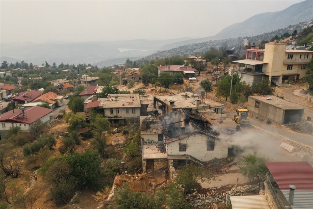 Antalya'da Orman İşçilerinin Şehit Olduğu Yangın Alanı Havadan Görüntülendi