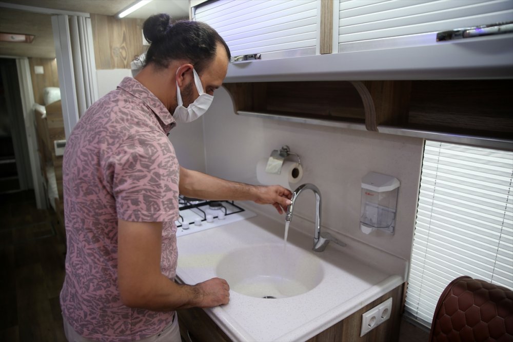 Hurda Otobüs, Doğal Afet Ekipleri İçin "Seyyar Otele" Dönüştürüldü