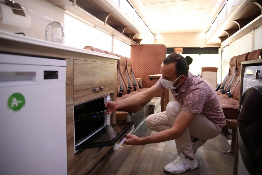 Hurda Otobüs, Doğal Afet Ekipleri İçin "Seyyar Otele" Dönüştürüldü