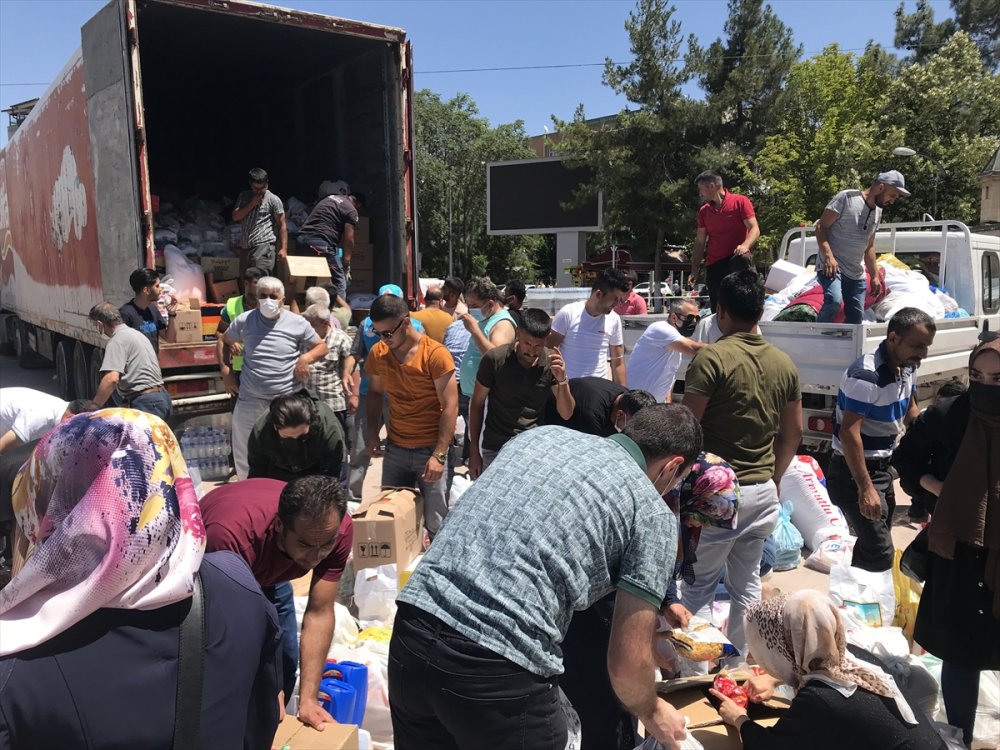 Karaman'dan Manavgat'a Yardım Tırı Gönderildi