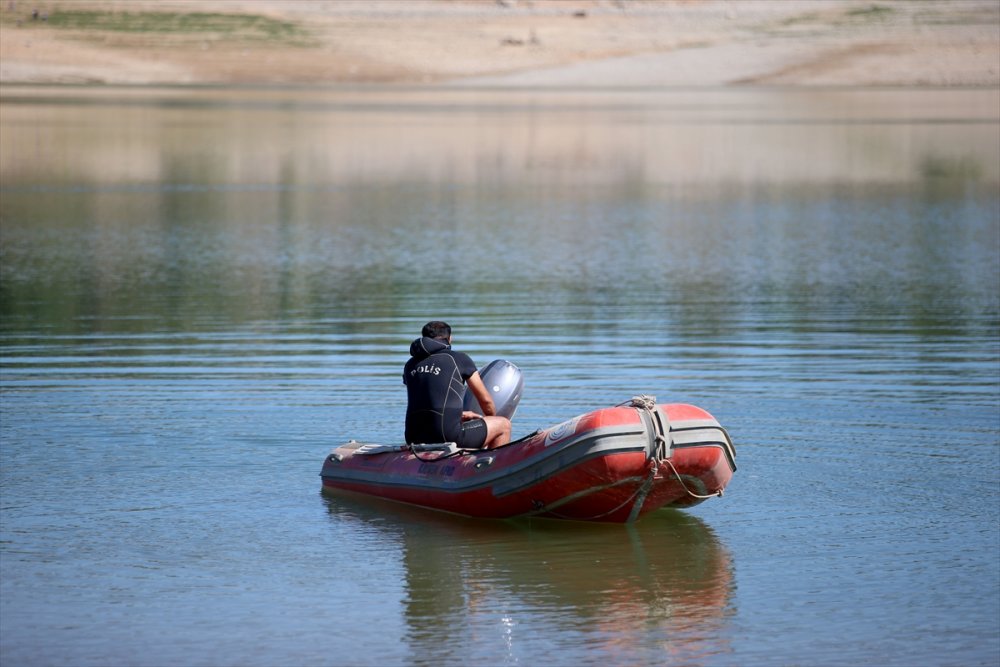 Kayseri'de Baraj Gölünde Kaybolan İkisi Çocuk 3 Kişiyi Arama Çalışmaları Devam Ediyor