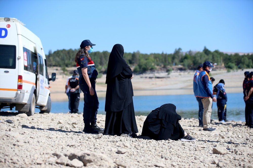 Kayseri'de Baraj Gölünde Kaybolan İkisi Çocuk 3 Kişiyi Arama Çalışmaları Devam Ediyor