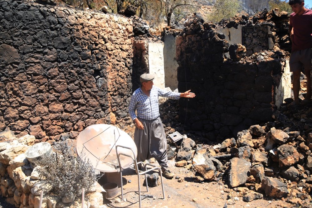 Mersin'deki Yangında Evi Yanan Mahalle Sakini, Acısını Paylaştı