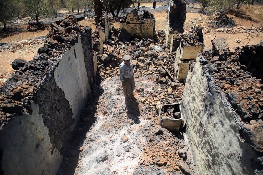 Mersin'deki Yangında Evi Yanan Mahalle Sakini, Acısını Paylaştı