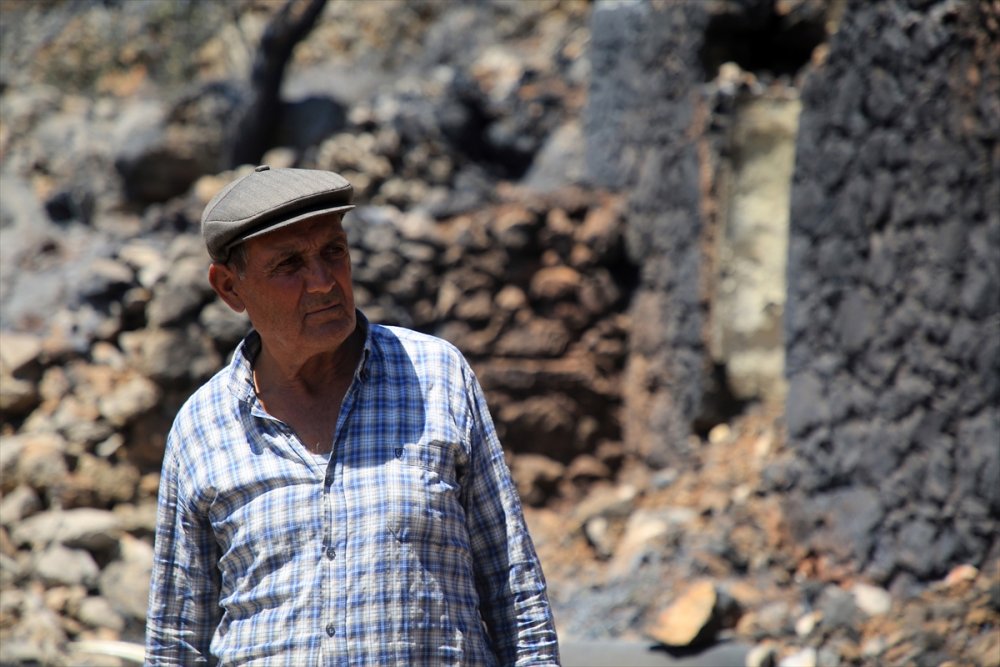 Mersin'deki Yangında Evi Yanan Mahalle Sakini, Acısını Paylaştı