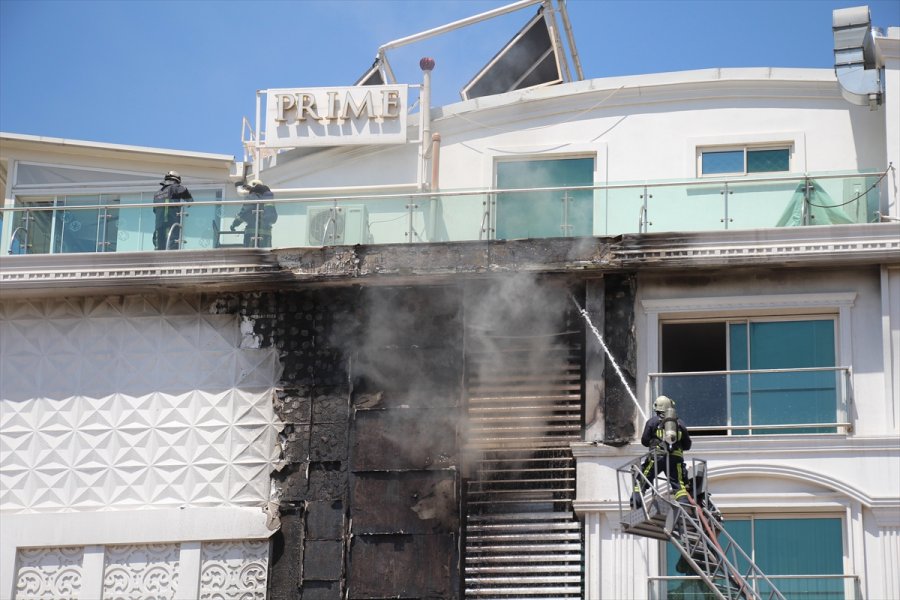 Antalya'da Bir Otelde Çıkan Yangın Hasara Yol Açtı