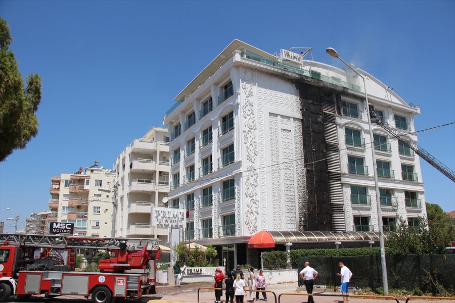 Antalya'da Bir Otelde Çıkan Yangın Hasara Yol Açtı