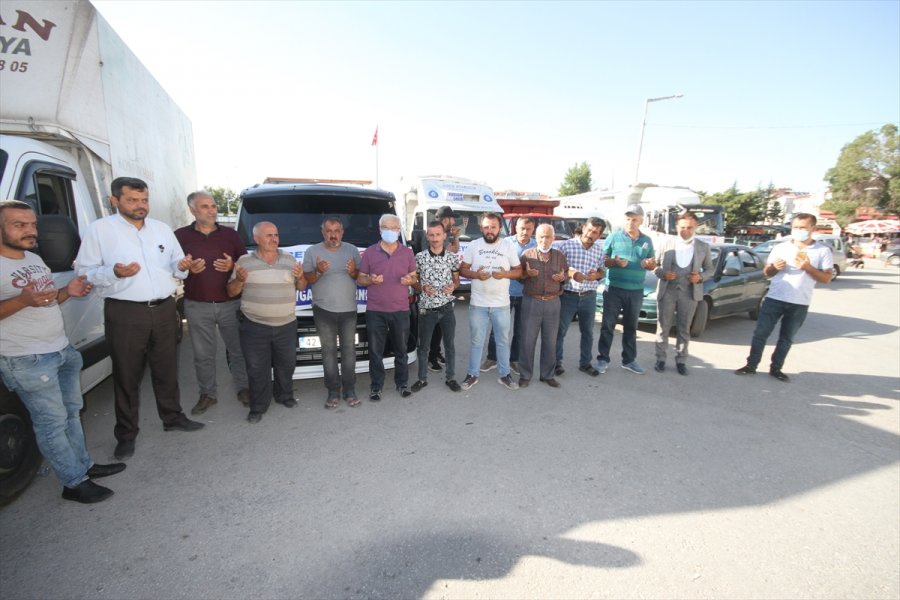 Beyşehirli Pazarcılardan Yangında Zarar Gören Afetzedelere Giyecek Ve Yiyecek Yardımı