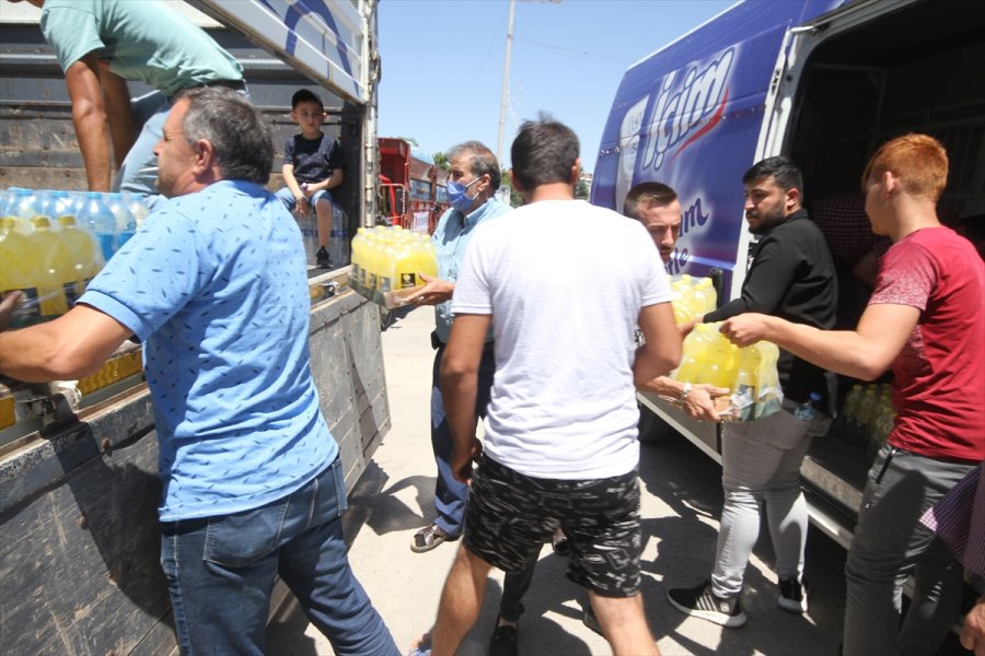 Beyşehirli Pazarcılardan Yangında Zarar Gören Afetzedelere Giyecek Ve Yiyecek Yardımı