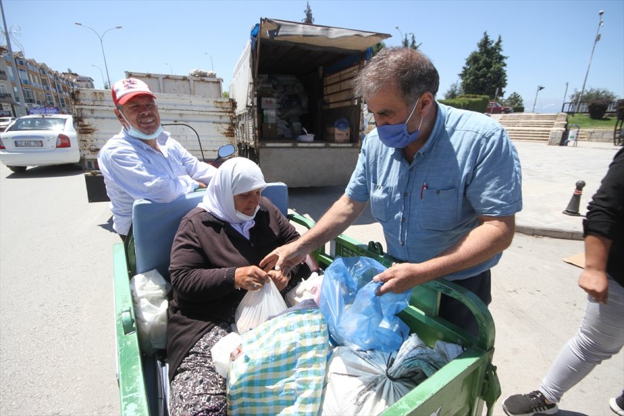 Beyşehirli Pazarcılardan Yangında Zarar Gören Afetzedelere Giyecek Ve Yiyecek Yardımı