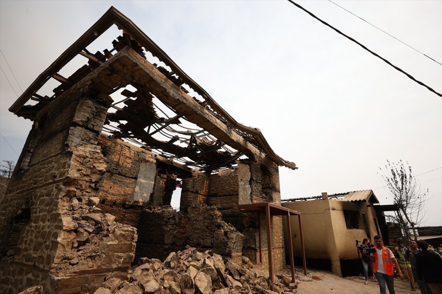 İyi Parti Genel Başkanı Akşener, Manavgat'ta Yanan Alanda İnceleme Yaptı: