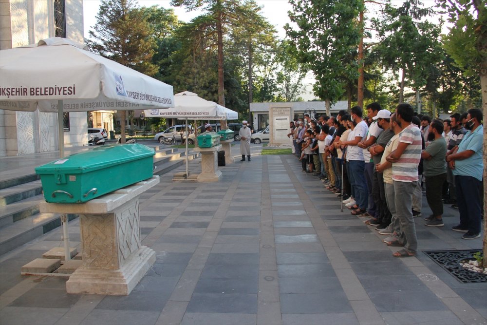 Kayseri'de Hayatını Kaybeden 3 Kişi Defnedildi